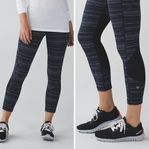 lululemon athletica Pants - Lululemon Pace Rival Crop 22" in Cyber Stripe Naval Snakeskin Blue Black, Size 6